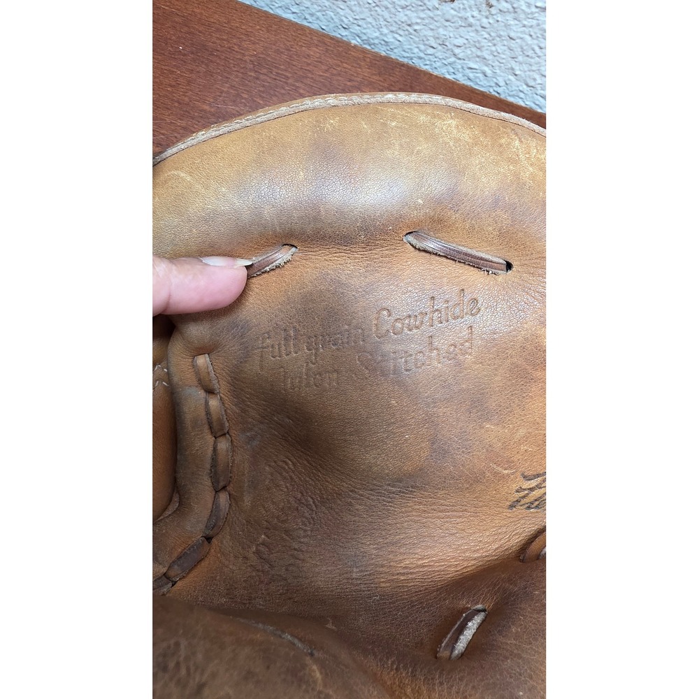 Vintage CM1400 Catchers Mitt Baseball Glove Tan Leather Mens Right Hand Throw